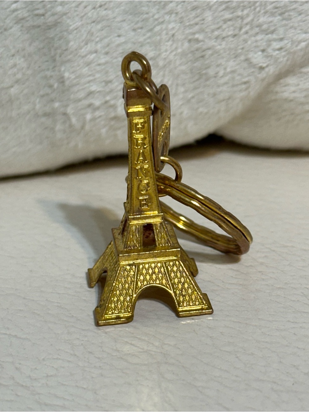 90s VTG Paris France Eiffel Tower Keychain - Quiet Luxury Gold Tone